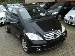 Schwarz metallic Gebraucht 2012 Mercedes A160 Avantgarde Van / Kleinbus | 6.990 € (Guter Preis)