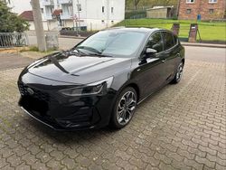 Schwarz Gebraucht 2022 Ford Focus ST-Line X Limousine | 20.000 € (Etwas zu teuer)
