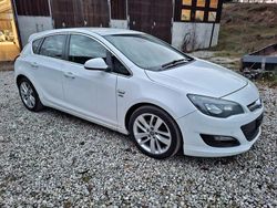Weiß Gebraucht 2013 Opel Astra Limousine | 6.200 € (Fairer Preis)