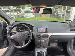 Grau Gebraucht 2005 Opel Astra Kombi | 3.800 € (Etwas zu teuer)
