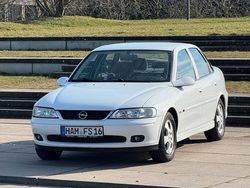 Weiß Gebraucht 2000 Opel Vectra Limousine | 2.000 €