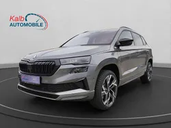 Graphitegrau metallic Neu 2025 Skoda Karoq SportlinePlus SUV | 38.222 € (Teuer)