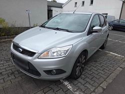 Silber Gebraucht 2010 Ford Focus Limousine | 1.991 € (Guter Preis)