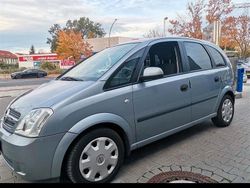 Silber Gebraucht 2004 Opel Meriva Van / Kleinbus | 2.900 € (Fairer Preis)