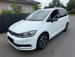 Weiß Gebraucht 2019 VW Touran IQ Drive Van / Kleinbus | 20.000 € (Superpreis)