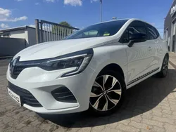 Weiß Gebraucht 2023 Renault Clio V Evolution Limousine | 12.995 € (Guter Preis)