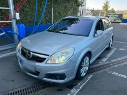 Silber Gebraucht 2006 Opel Signum Kombi | 2.000 €
