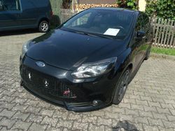 Schwarz Gebraucht 2014 Ford Focus Sport Limousine | 10.990 € (Etwas zu teuer)