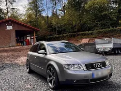 Grau Gebraucht 2003 Audi A4 Kombi | 5.800 €