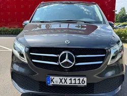 Grau Gebraucht 2022 Mercedes V300 Avantgarde Van / Kleinbus | 52.400 € (Etwas zu teuer)