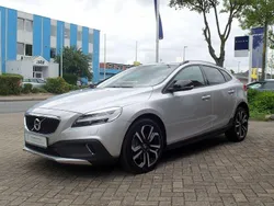 Silber Gebraucht 2017 Volvo V40 CC Plus Kombi | 19.950 € (Fairer Preis)