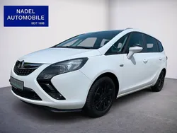 Weiß Gebraucht 2015 Opel Zafira Tourer Edition Van / Kleinbus | 5.490 € (Fairer Preis)