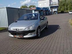 Grau Gebraucht 2002 Peugeot 206 CC Platinum Cabrio | 2.690 € (Teuer)