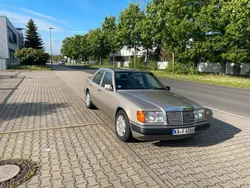 Silber Gebraucht 1993 Mercedes E400 Limousine | 16.999 €