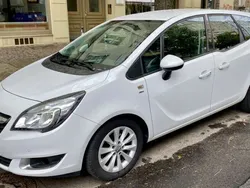 Weiß Gebraucht 2015 Opel Meriva drive Van / Kleinbus | 8.600 € (Fairer Preis)