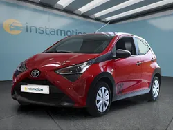 Rot Gebraucht 2021 Toyota Aygo Kleinwagen | 11.199 € (Fairer Preis)