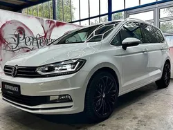Weiß Gebraucht 2016 VW Touran Highline Van / Kleinbus | 19.999 € (Fairer Preis)