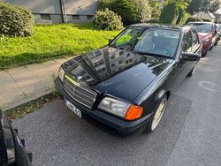 Schwarz Gebraucht 1995 Mercedes C180 Limousine | 4.200 €