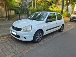 Weiß Gebraucht 2010 Renault Clio II Campus Limousine | 1.699 €