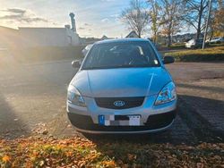 Grau Gebraucht 2006 Kia Rio Limousine | 3.300 € (Etwas zu teuer)