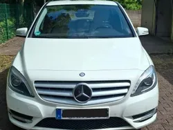 Weiß Gebraucht 2012 Mercedes B200 Van / Kleinbus | 7.900 € (Fairer Preis)