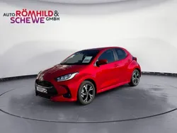Karminarot metallic Neu 2024 Toyota Yaris Hybrid Team Kleinwagen | 27.956 € (Etwas zu teuer)
