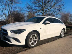 Weiß Gebraucht 2020 Mercedes CLA250e Shooting Brake Kombi | 25.800 € (Etwas zu teuer)