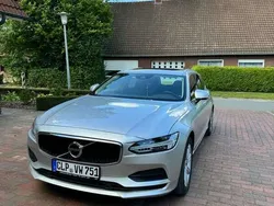 Silber Gebraucht 2018 Volvo V90 Momentum Kombi | 16.200 € (Guter Preis)