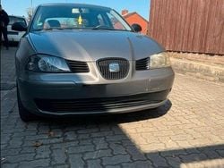 Grau Gebraucht 2004 Seat Ibiza Kleinwagen | 1.100 € (Fairer Preis)