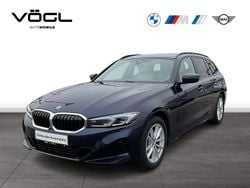 Blau Gebraucht 2024 BMW 330e Sport Line Kombi | 40.880 € (Fairer Preis)