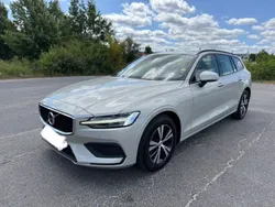 Silber Gebraucht 2019 Volvo V60 Momentum Kombi | 14.499 € (Fairer Preis)