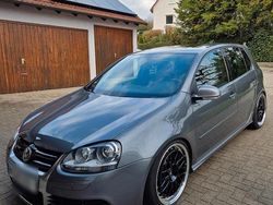 Grau Gebraucht 2007 VW Golf V R Kleinwagen | 23.000 €