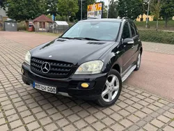 Schwarz Gebraucht 2005 Mercedes ML320 SUV | 5.500 € (Etwas zu teuer)