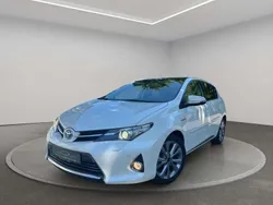 Weiß Gebraucht 2014 Toyota Auris Hybrid Executive Kleinwagen | 12.999 € (Teuer)