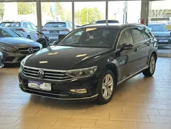 Schwarz deep black perleffekt Gebraucht 2022 VW Passat Highline Kombi | 22.440 € (Guter Preis)