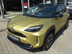 Warmgold Gebraucht 2023 Toyota Yaris Cross Elegant SUV | 27.650 € (Fairer Preis)