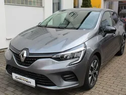 Grau Gebraucht 2023 Renault Clio V Evolution Limousine | 21.800 €