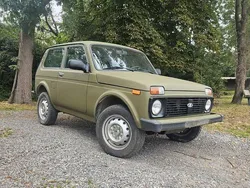 Grün Gebraucht 2015 Lada niva SUV | 5.999 € (Teuer)