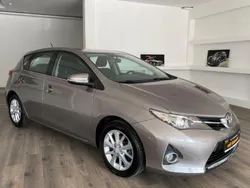 Grau Gebraucht 2012 Toyota Auris Edition Kombi | 8.990 € (Teuer)