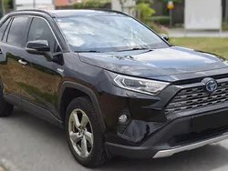Schwarz Gebraucht 2019 Toyota RAV4 Hybrid Lounge SUV | 27.400 € (Fairer Preis)