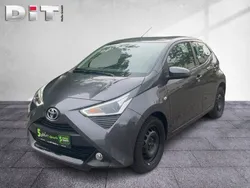 Grey metallic Gebraucht 2021 Toyota Aygo X-play Kleinwagen | 10.840 € (Fairer Preis)