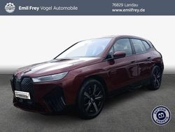 Aventurinrot metallic Gebraucht 2022 BMW iX SUV | 57.890 € (Fairer Preis)