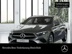 Mountain grau Gebraucht 2025 Mercedes A250 Progressive Limousine | 45.990 €