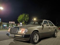 Silber Gebraucht 1991 Mercedes E230 Limousine | 4.500 €