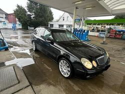 Schwarz Gebraucht 2004 Mercedes E220 Kombi | 4.950 €