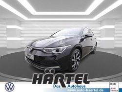 Deep black perleffekt, pearl effect Gebraucht 2022 VW Golf VIII Style Limousine | 24.400 € (Fairer Preis)