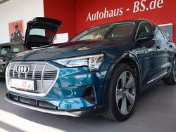 Blau Gebraucht 2021 Audi e-tron SUV | 34.790 € (Fairer Preis)