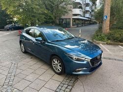 Blau Gebraucht 2017 Mazda 3 Exclusive-Line Limousine | 7.999 € (Guter Preis)