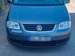 Grün Gebraucht 2006 VW Touran Van / Kleinbus | 2.500 € (Fairer Preis)