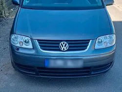 Grün Gebraucht 2006 VW Touran Van / Kleinbus | 2.800 € (Etwas zu teuer)